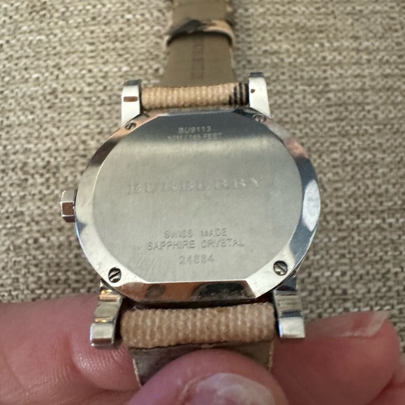 Burberry Heritage Nova Check 38mm Women's Watch - Authentic. - Picture 12 of 15